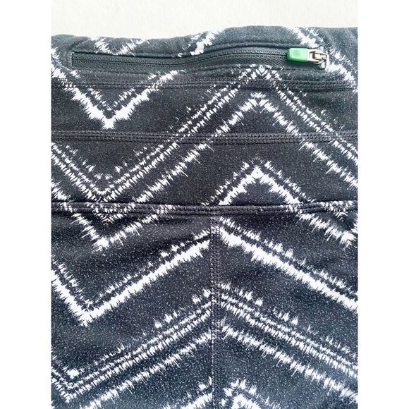 ***CLEARANCE***Athleta Black and White Print Cropped Joggers - Size M - Picture 3 of 6